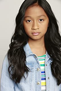 Chloe Adona