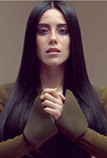 Cansu Dere